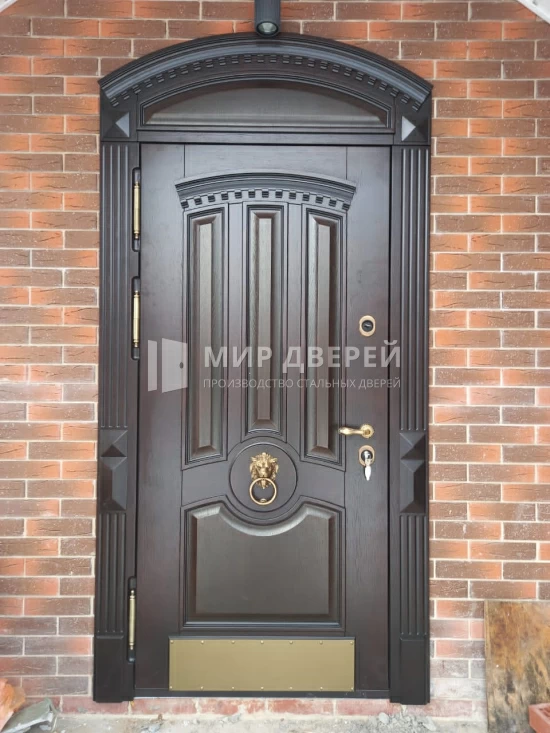 Арочная одностворчатая дверь с отбойником - фото