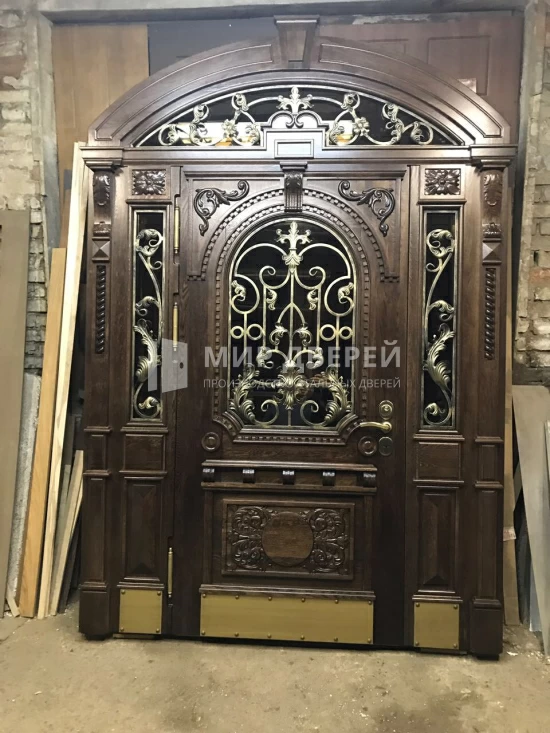 Уличная утепленная входная дубовая дверь арочная - фото